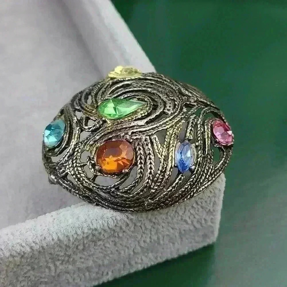 Antique Silver Tone Dome Shaped Rhinestone Swirled Circle Brooch - Picture 5 of 11